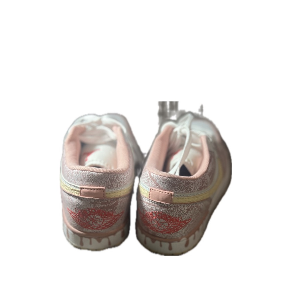 2021
Air Jordan 1 Low GS 'Strawberry Ice Cream'